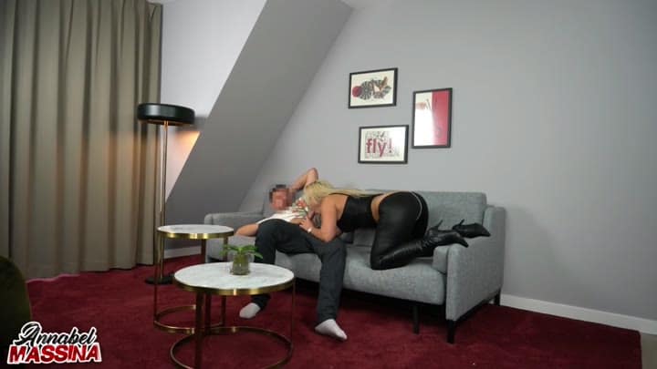 Ann4belMassina – Privatfick Lederschlampe wird gnadenlos zerbumst