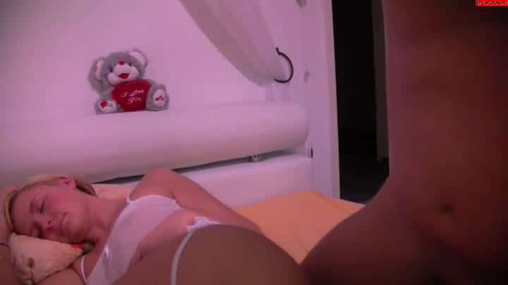 B!bixxx – Extrem Dreist – Von Paps bestem Kumpel benutzt