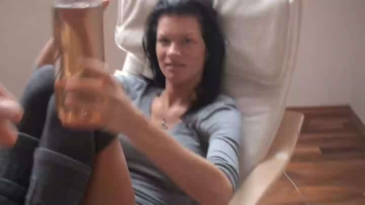 dirty-yamila – Vom Ex befohlen und vorm Postboten gefickt