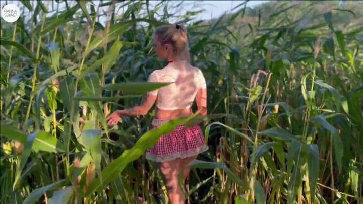 HannaSecret – OKTOBERFEST GAUDI – KÜHLES, FEUCHTES, BLONDES FÖTZCHEN