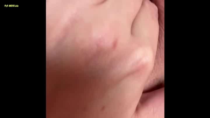 Julia-Winter – HANDYFUND – Komplett privates SB Video – Sowas gab es noch nie von mir – Pure Geilheit