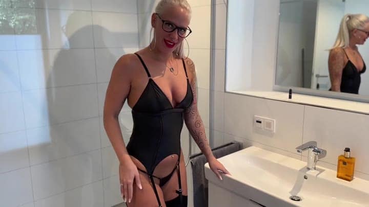 Lara-CumK!tten – Aufgestrapstes FICKSTÜCK – Benutzt und VOLLGESPRITZT2