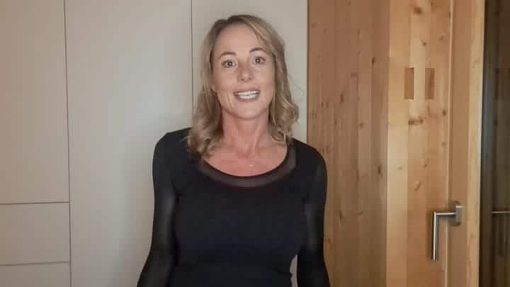 MissJolie109 – Ist das der richtige Weg – Ich zeige meine Brüste und es fühlt sich gut an