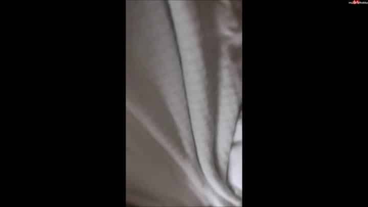 SkinnyBitch99 – Urlaubsvideo Schwanz oder Lutscher was lecke ich Lieber