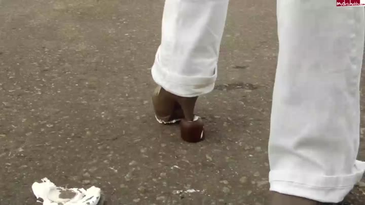 SweetAngi – Crushing mit Schokoküssen