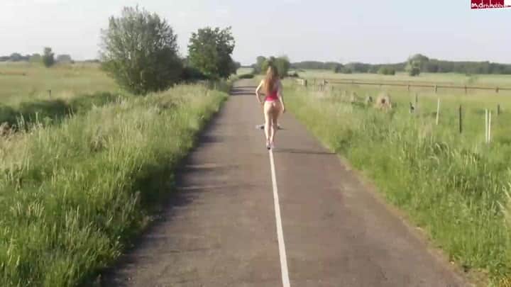 SweetAngi – Ich gehe auf einem Strich