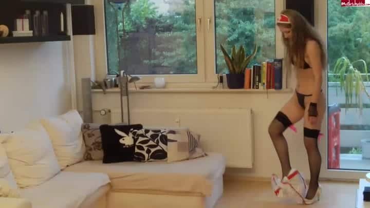 SweetAngi – Striptease als Krankenschwester