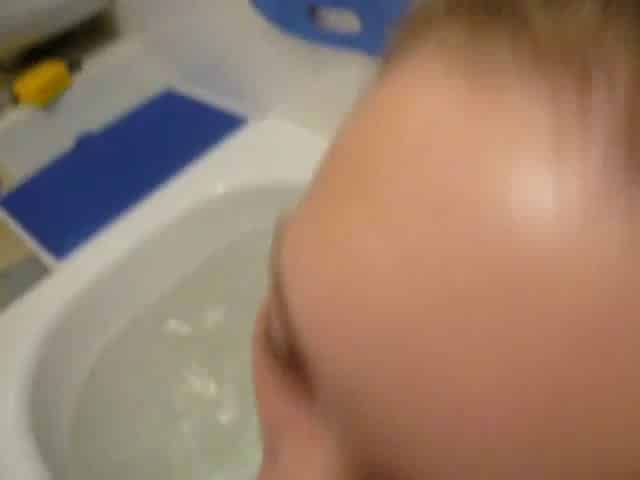 Sweetcindy18 – Blowjob in der Badewanne