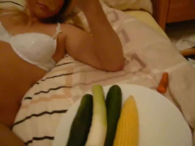 Sweetcindy18 – Fick mit Gemüse und Obst