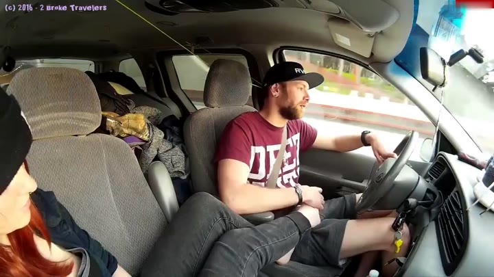 2BrokeTravelers – Footjob nach dem riechen meiner Sneaker und Füße
