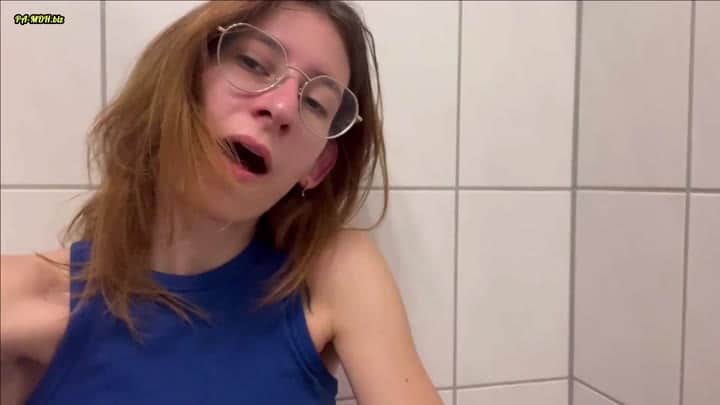 Emmasweetsugar – Auf der Supermarkt Toilette Erwischt