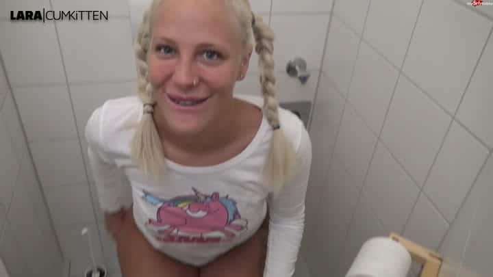 Lara-CumK!tten – Teeny Skandal Vom Onkel auf Familienfeier gefickt