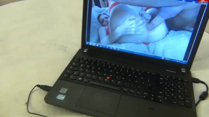 s3xyRia – Echt Heftig – Beim Wichsen erwischt