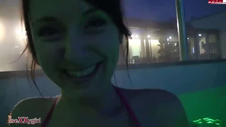 seXXyg!rl – In der Therme erkannt und abgefickt