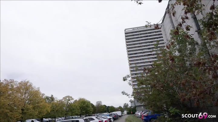 German-Scout – Reife Sexy Susi mit riesigen Titten in Berlin erkannt und AO gefickt