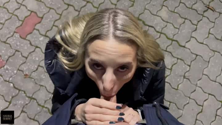 HannaSecret – IM LACKKOSTÜM – VOM WEIHNACHTSMARKT ABGESCHLEPPT