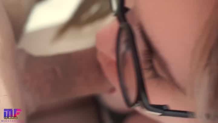 Miss_Fantasy – Stiefschwein liebt es, schwanz zu lutschen