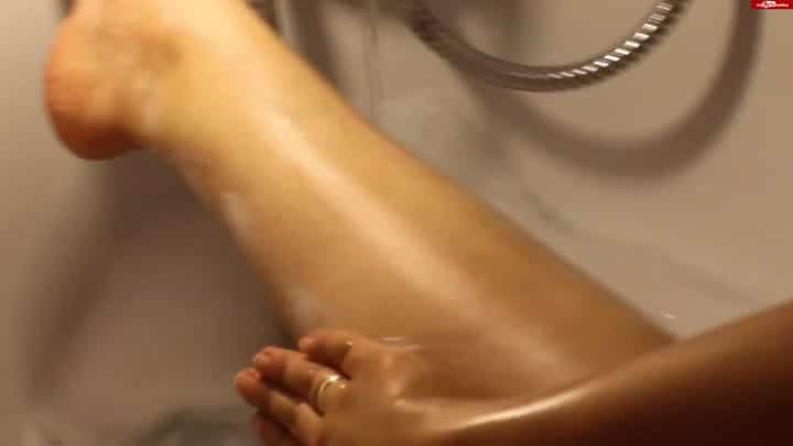 SexyAleska – Beine glatt machen