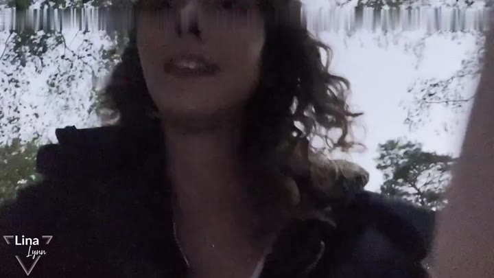 LinaLynn – Schneller PISS im WALD – Userwunsch