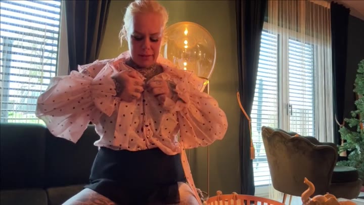 SteffiBlond – STEFFI GOES TO DUBAI – Sei meine FICKBEGLEITUNG