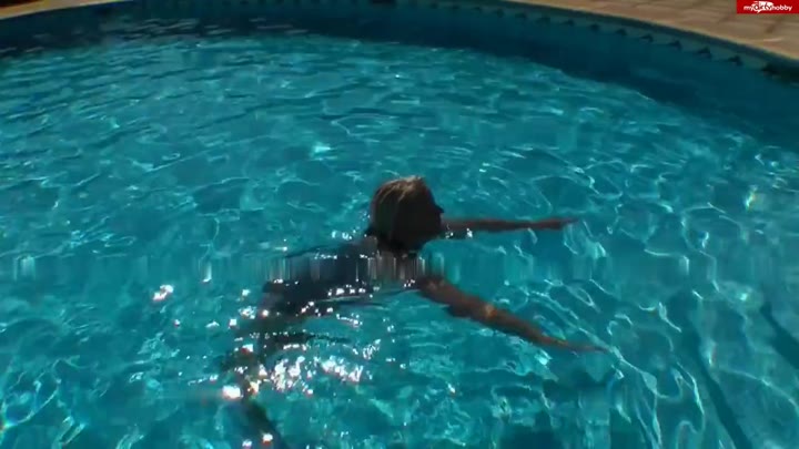 SweetSusiNRW – Swimming and Shower