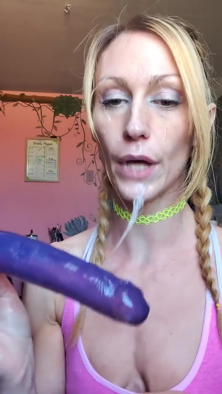 vanessahastings – Schmutzige Spucke ins Gesicht und Dildo in den Hals