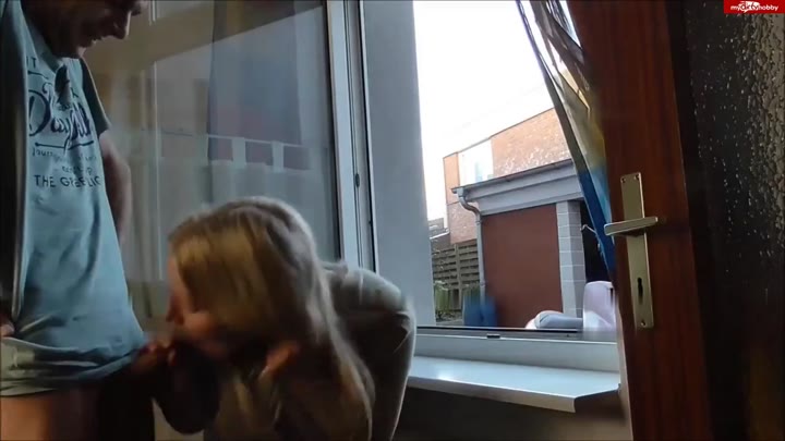 Anni_Next_Door – Fick vorm Fenster- Was sagen die Nachbarn