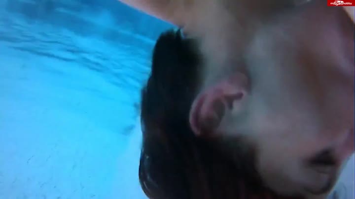 HornyRoxy – Nackt im Öffentlichen Schwimmbad 4
