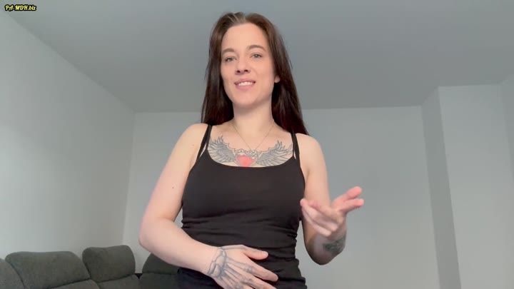 Luna_Lynn – Bereue ich das – Zum 1x zeige ich meine Brüste öffentlich