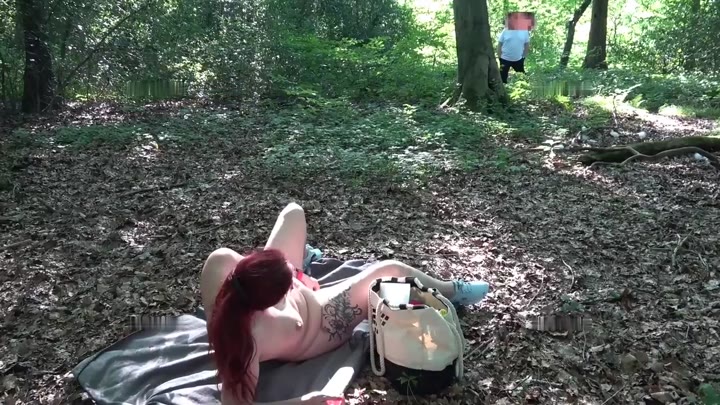 MrsEssen7471 – Vom Spanner im Wald beobachtet worden und dann habe ich Ihn gefickt