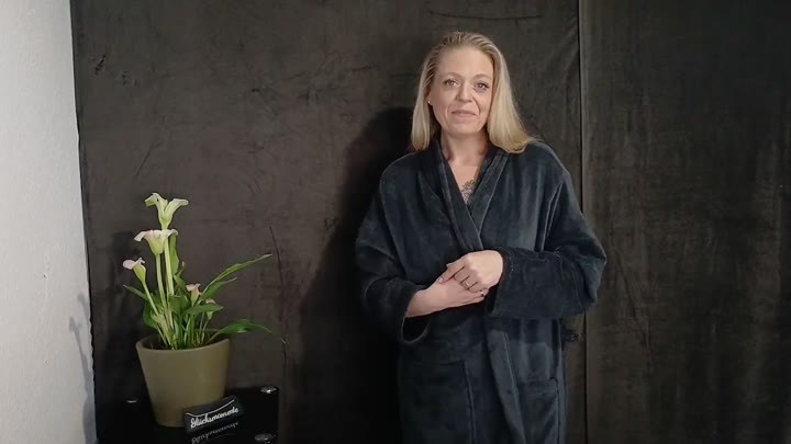 Anna-Lustig – So nervös war ich noch nie – Ich zeige meine Brüste öffentlich