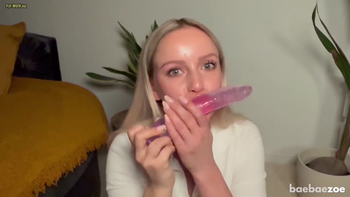 baebaezoe – Rachen-Training mit Dildo