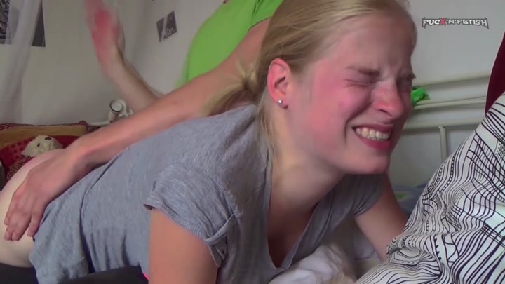 FucknFetish – Versohlt Fürs Böse Sein – Gesicht