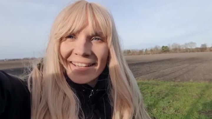 Lea_Stern – MEGA STRAHL – ÖFFENTLICH GEPISST – Wurde ich erwischt Ich konnte es einfach nicht mehr halten