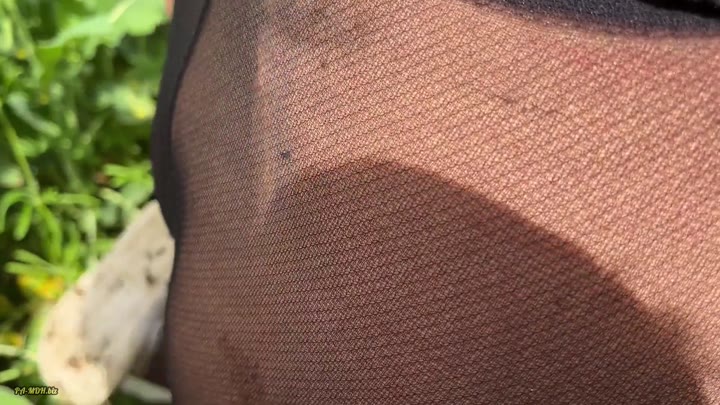 MiaXXX – Auf dem Feld gefickt