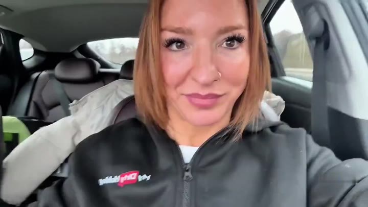 Sexy-Rachel – Die feuchte Autofahrt auf der Autobahn – Wassermarsch