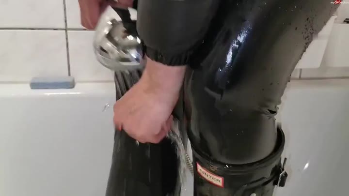 Shinylady2015 – Duschen in shiny wetlook Lack Leggins Daunenjacke Gummistiefel