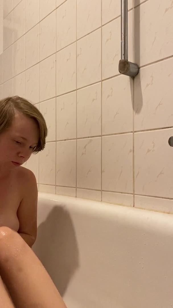 sweetlucy96 – Kamera mit in der Badewanne