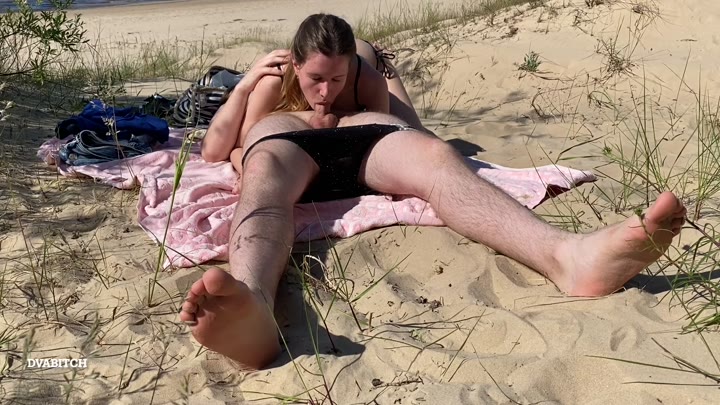 Dvabitch – Nudistisches paar genießt Blowjob am Strand