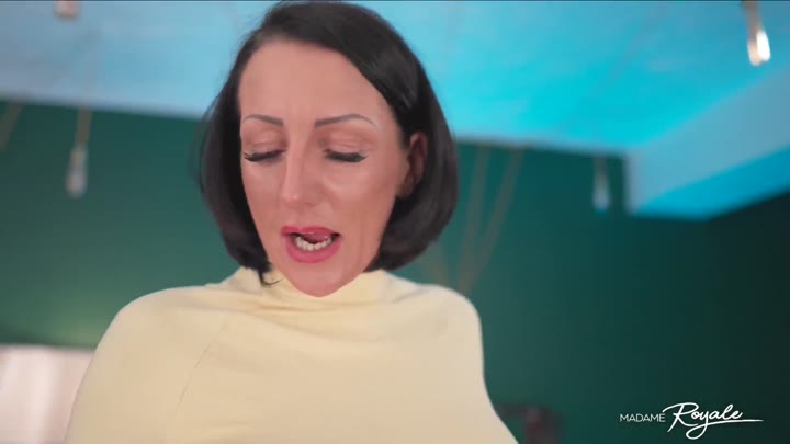 MadameRoyaleHamburg – Trampel Bestrafung, Facesitting, Madame Royale Domina