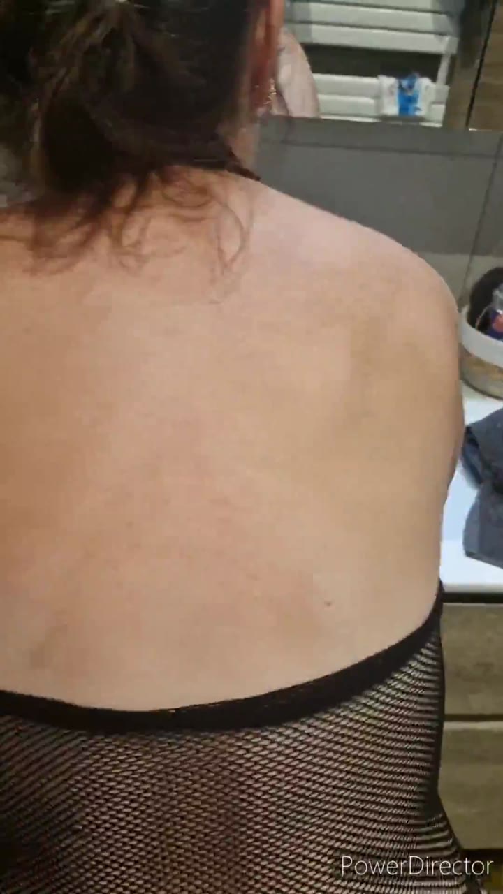 Saskialove87 – Saskialove fickt und faszininiert im Badezimmer dann gabs Facesitting