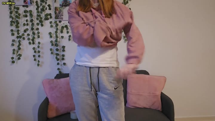 Skylar-Sweet – Wenn das meine Stiefmutter erfährt – Ich zeige mehr Haut