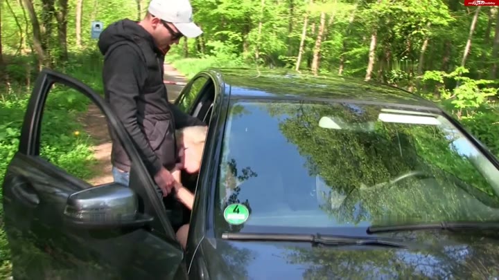 Zoey-Jolie – Dogging Junger Bubi spritzt viel zu früh ab.