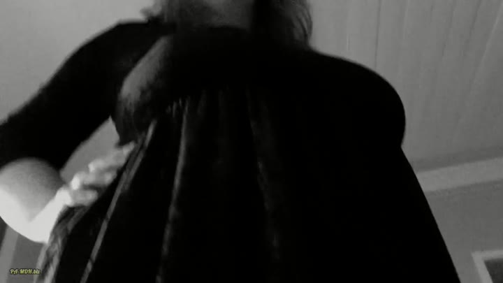 Deutsche_Dominaz – Schwanzanbetung