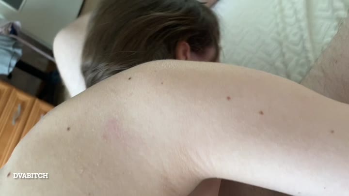 Dvabitch – Schlampe gibt in 69 blowjob und bekommt sperma auf ihr gesicht