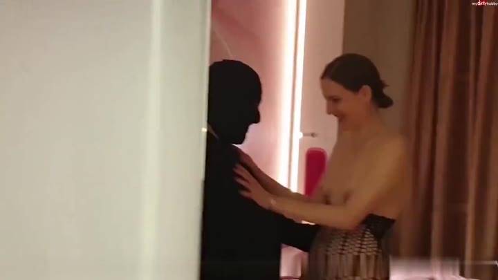 Felice-Intim – Im Catsuit durch die Hotelgänge Teil 1