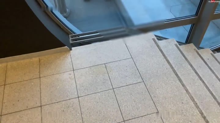 SteffiBlond – Im Flughafen dort Mund markiert – selbst die Aussichtsplattform riecht nach mir