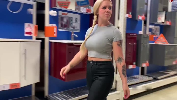 SteffiBlond – Public Baumarkt Duschen Piss – WOAH heftig war das riskant