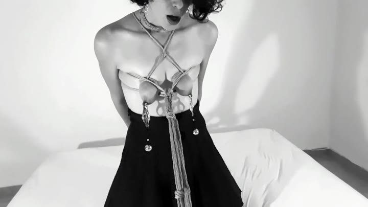 BDSMLovers91 – Kinktober Tag 10 – titten auspeitschen