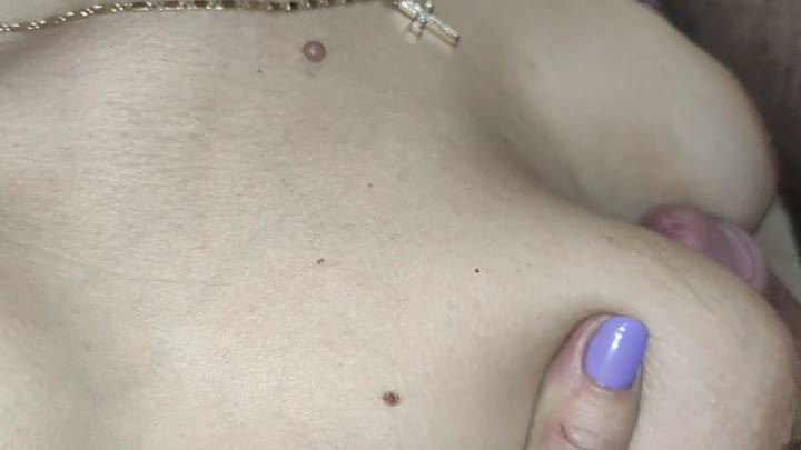 DirtyLubov – Tittenfick im badezimmer